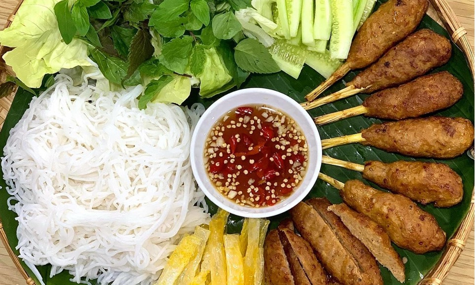 Nem Nuong A Delicious And Flavorful Vietnamese Grilled Pork Sausage